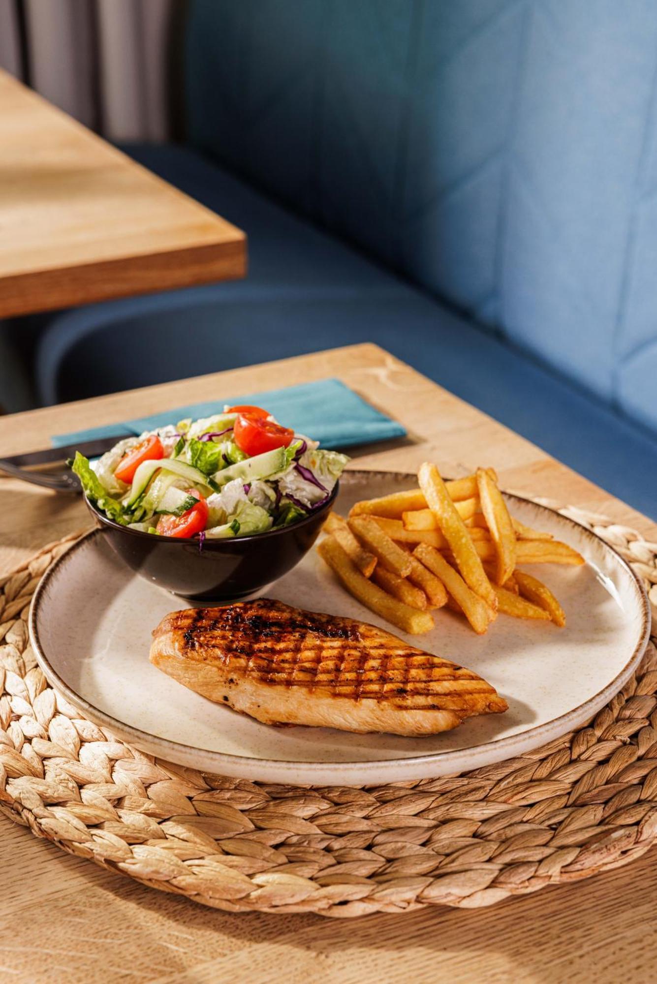 Faros Airport Готель 3*