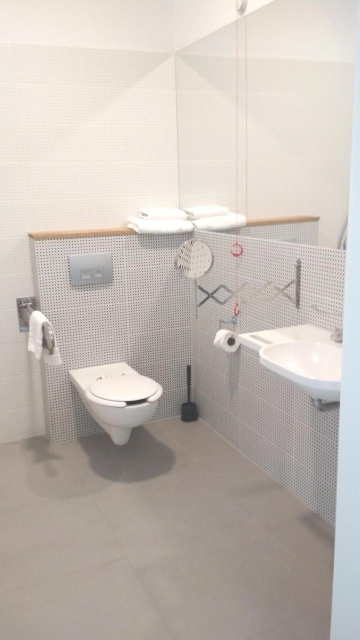 Готель Faros Airport 3*